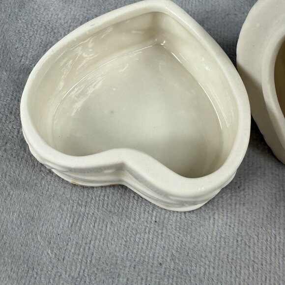 Bride Groom Boy Girl Couple Kissing Trinket Box White Heart Design Base - Picture 9 of 14